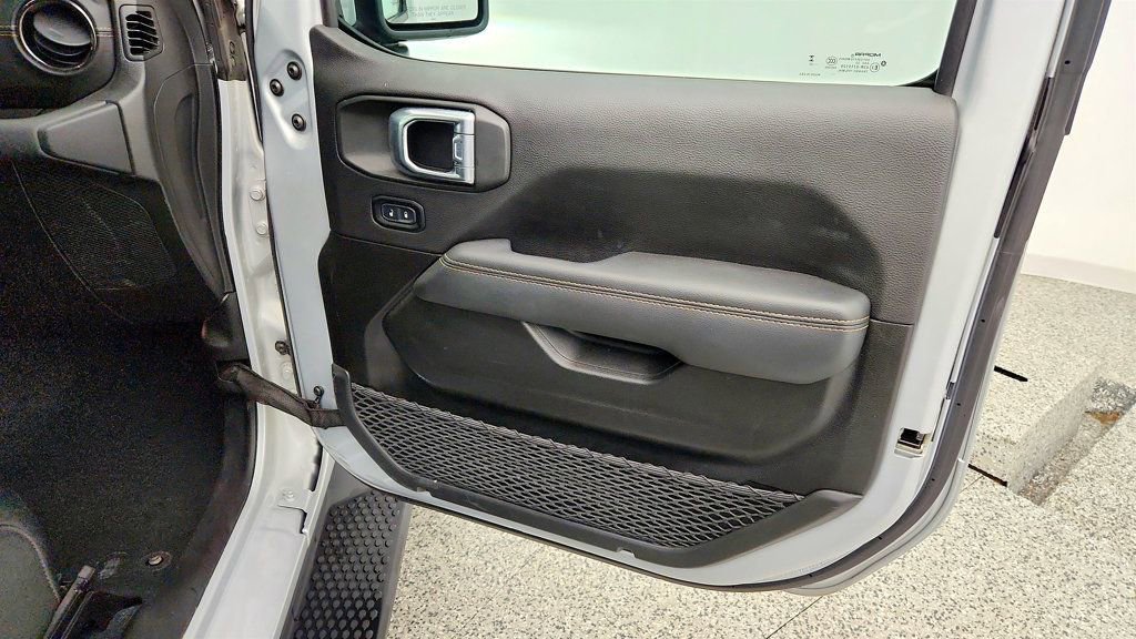 Used 2023 Jeep Wrangler Unlimited Sahara AWD/4WD image 26