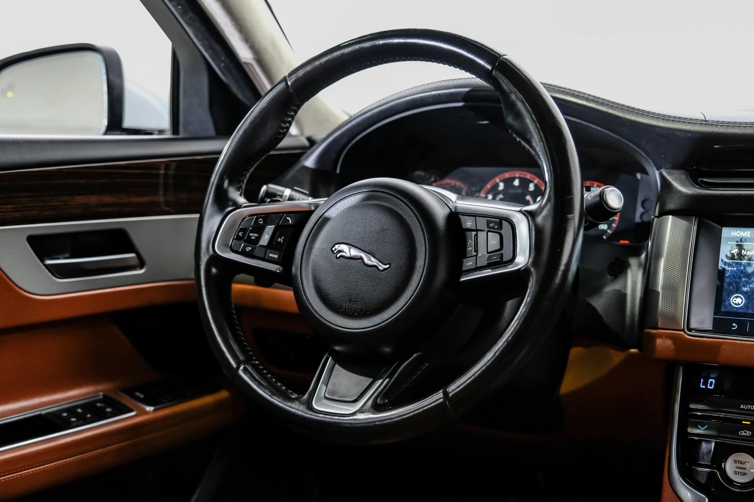 Used 2018 Jaguar XF Portfolio RWD image 24