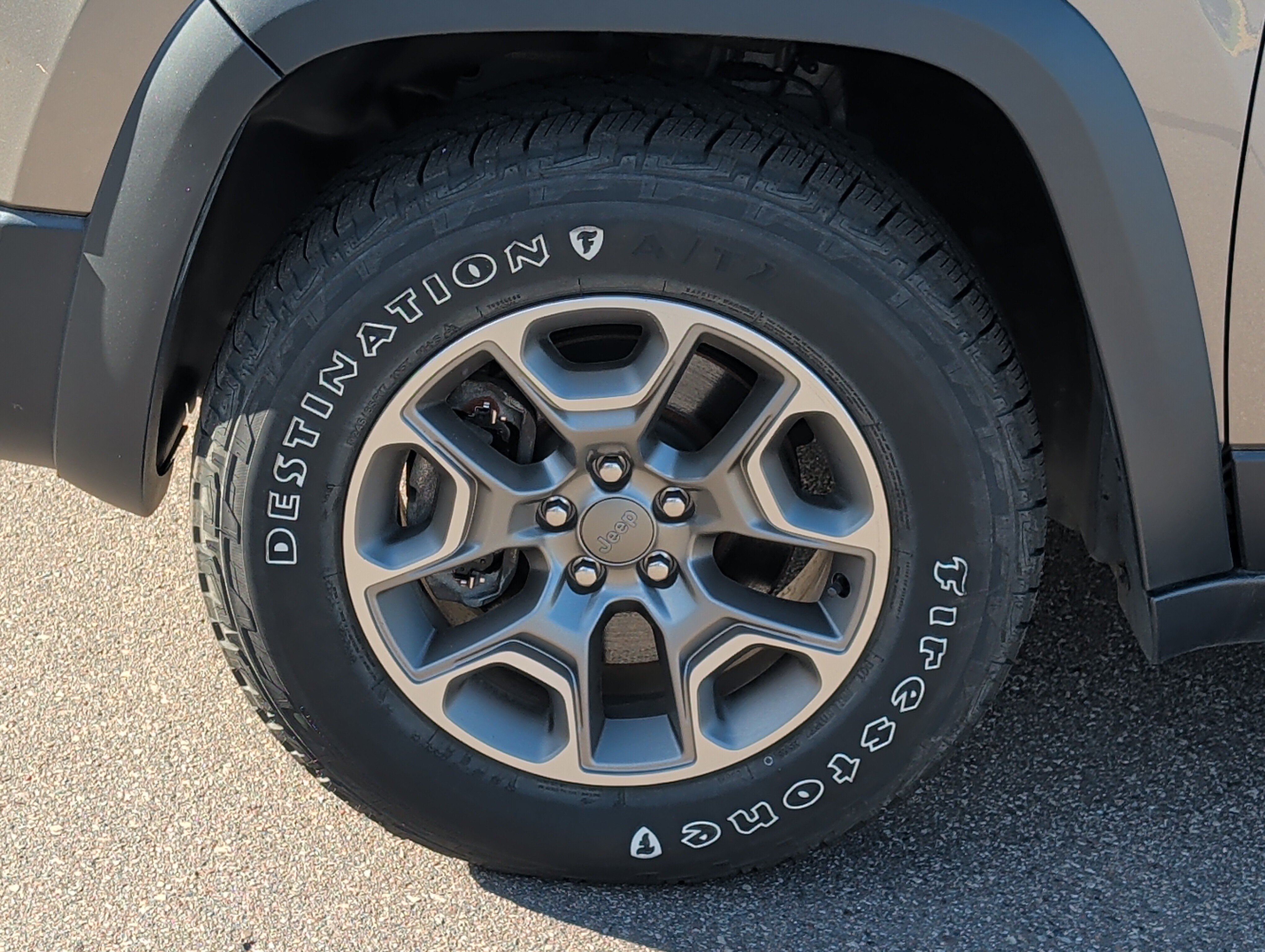 Used 2020 Jeep Cherokee Trailhawk w/ Cold Weather Group AWD/4WD image 15