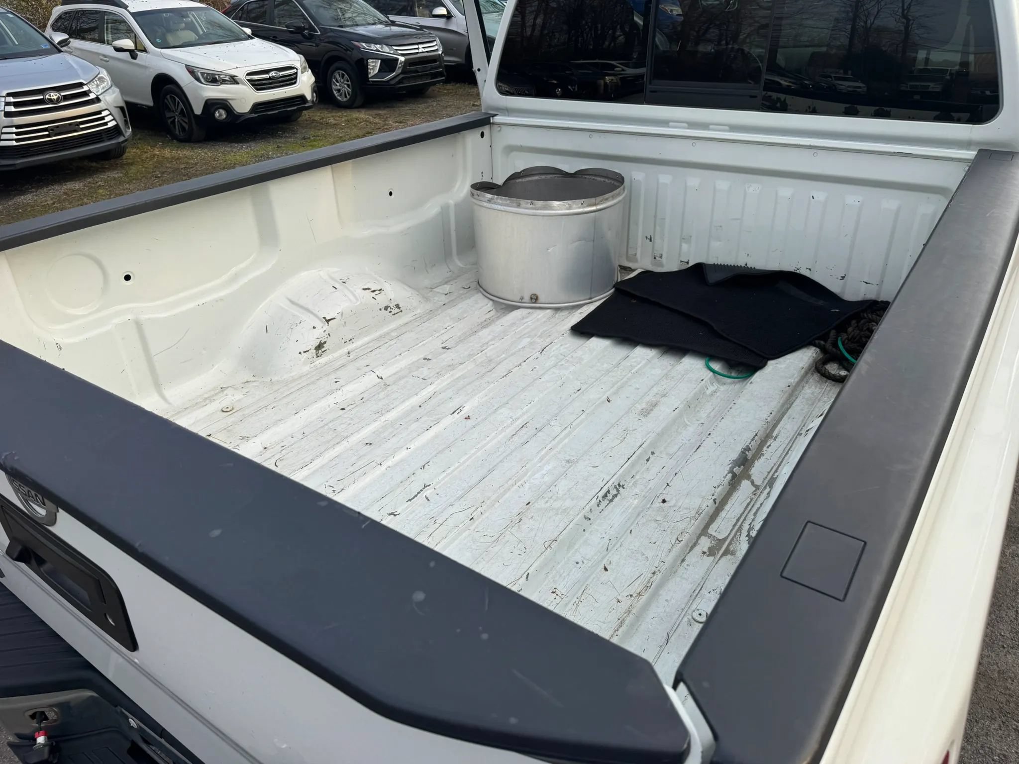 Used 2015 Nissan Titan SV w/ SV Value Truck Package AWD/4WD image 18