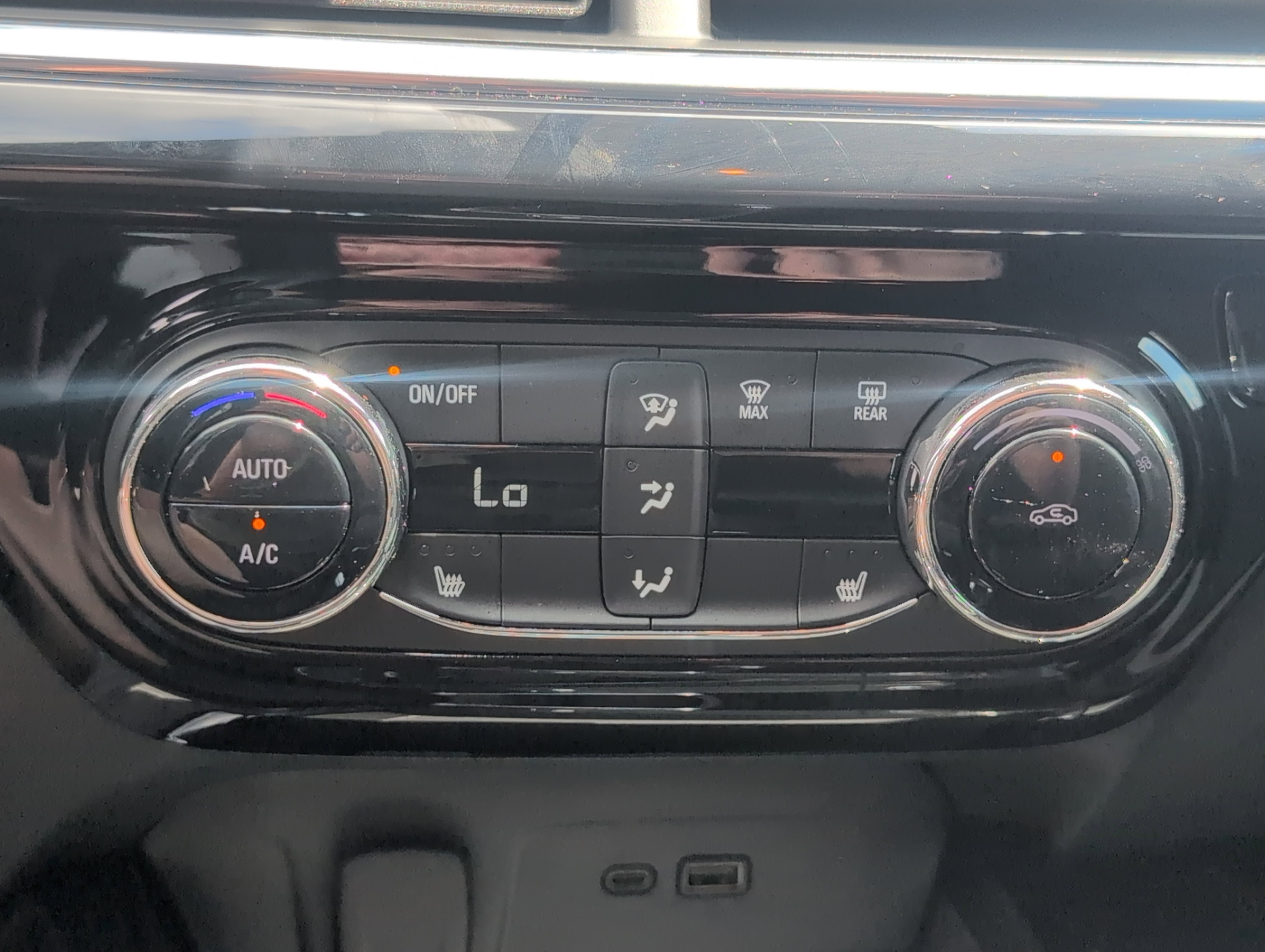 Certified 2026 Chevrolet Trax RS FWD image 20