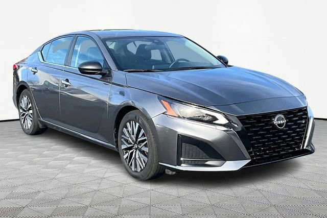Used 2024 Nissan Altima 2.5 SV
