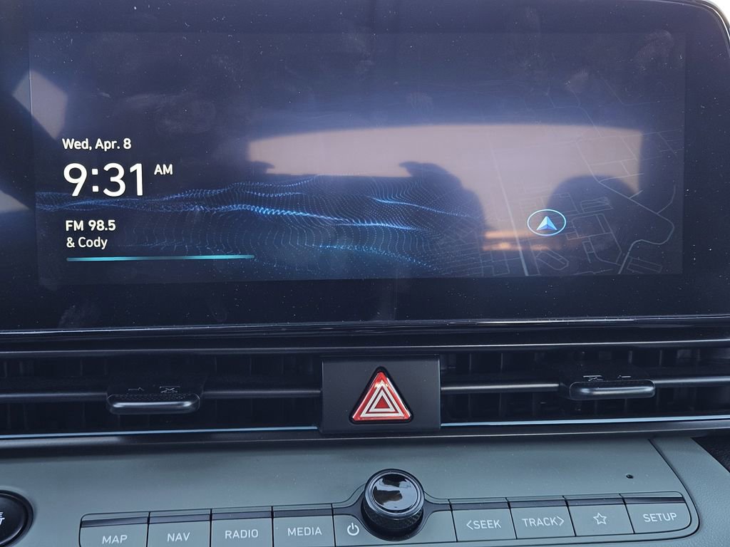 Used 2025 Hyundai Elantra Limited image 13