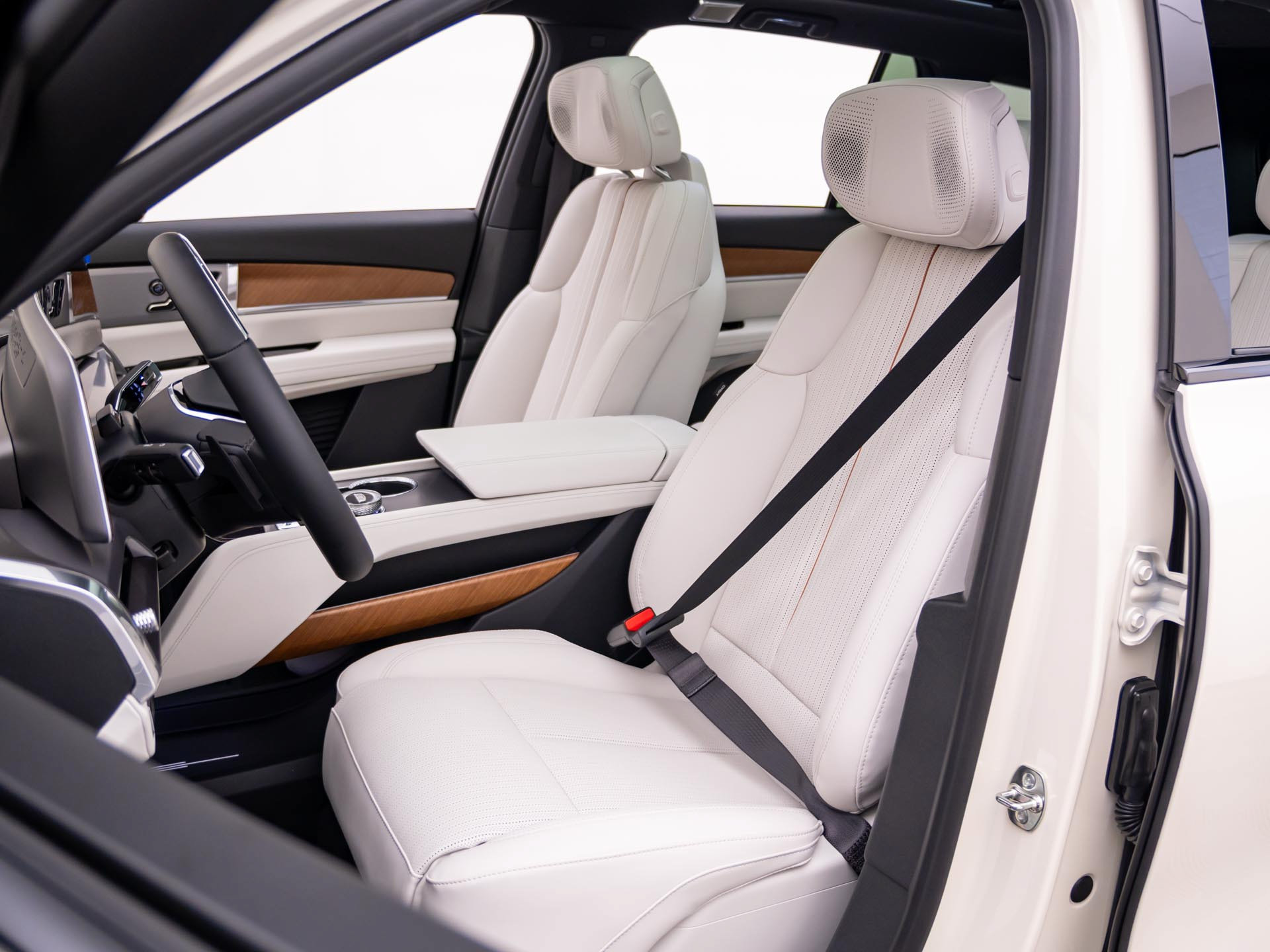 New 2027 Cadillac Vistiq Sport w/ LPO, Floor Liner Package AWD/4WD image 15