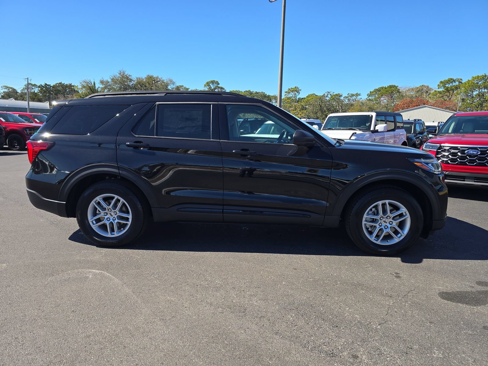 New 2026 Ford Explorer Active w/ Active Comfort Package RWD image 3
