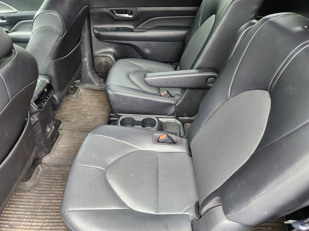 Used 2024 Toyota Grand Highlander AWD image 13