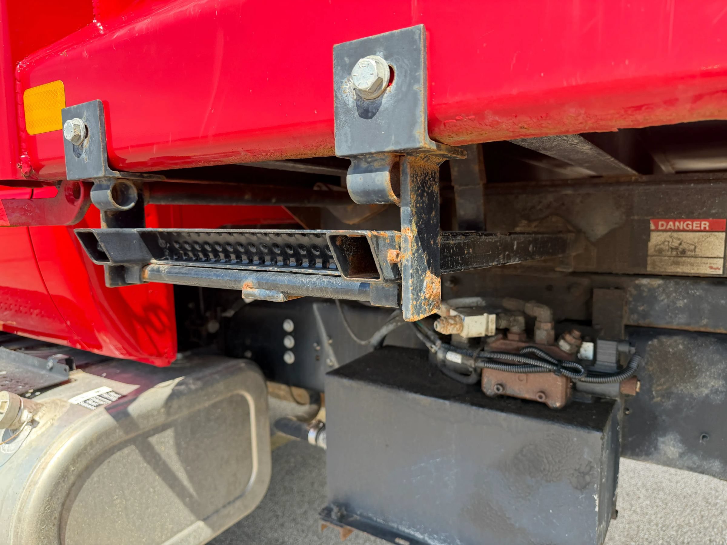 Used 2023 Ford F750 2WD Regular Cab Super Duty image 6