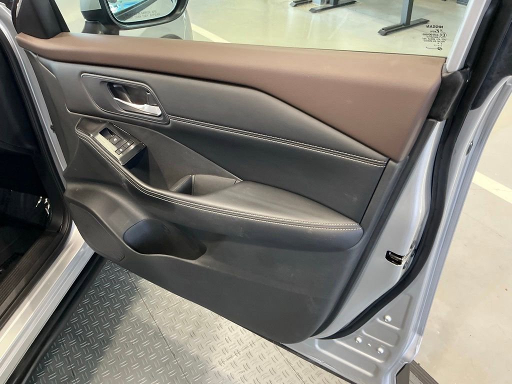 Used 2023 Nissan Rogue SV w/ SV Premium B Package FWD image 34