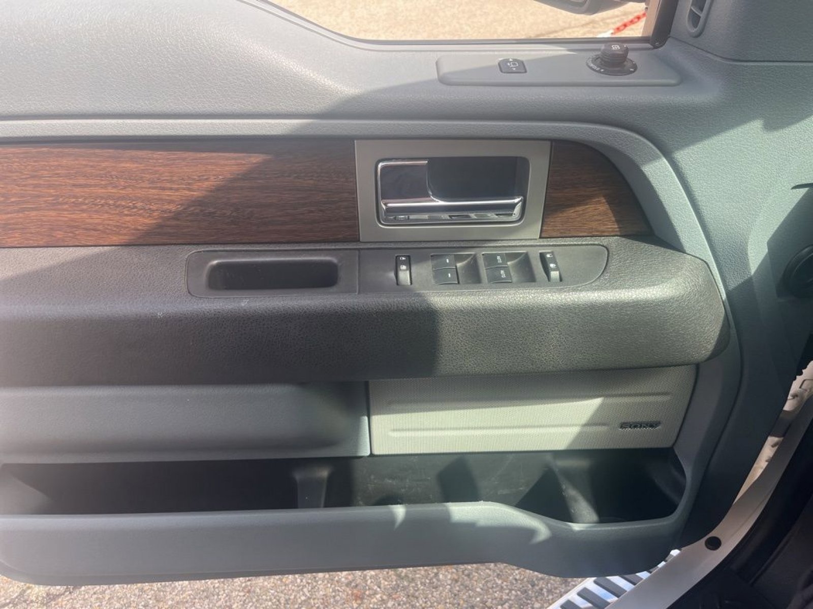 Used 2014 Ford F150 Lariat w/ Equipment Group 502A Luxury image 11