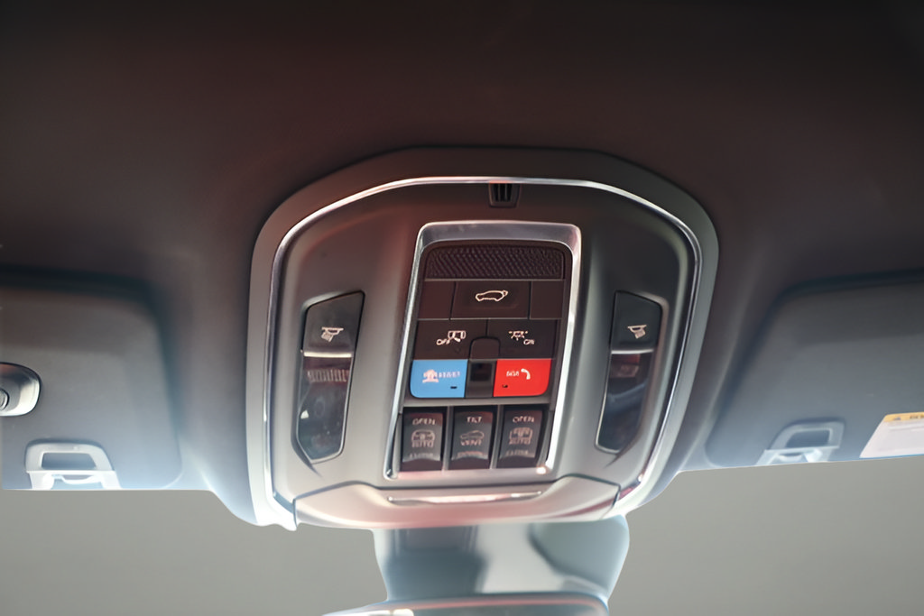 Used 2024 Jeep Grand Cherokee Limited AWD/4WD image 9