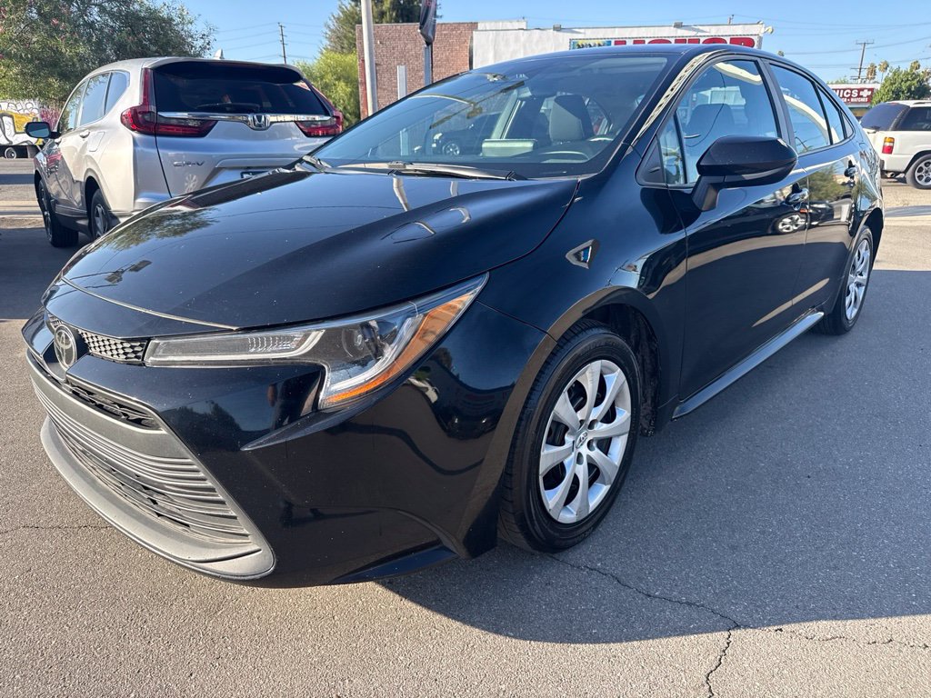 Used 2024 Toyota Corolla LE FWD image 2