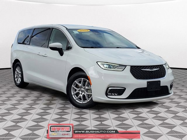 Used 2023 Chrysler Pacifica Touring-L