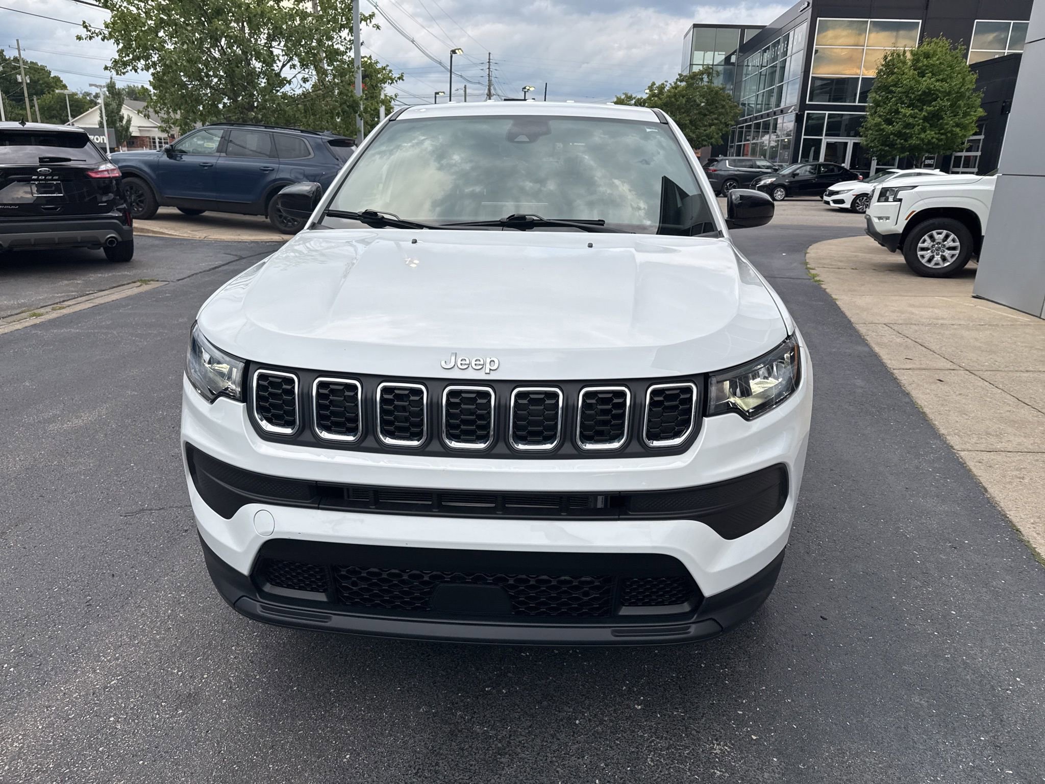 Used 2024 Jeep Compass Sport image 7