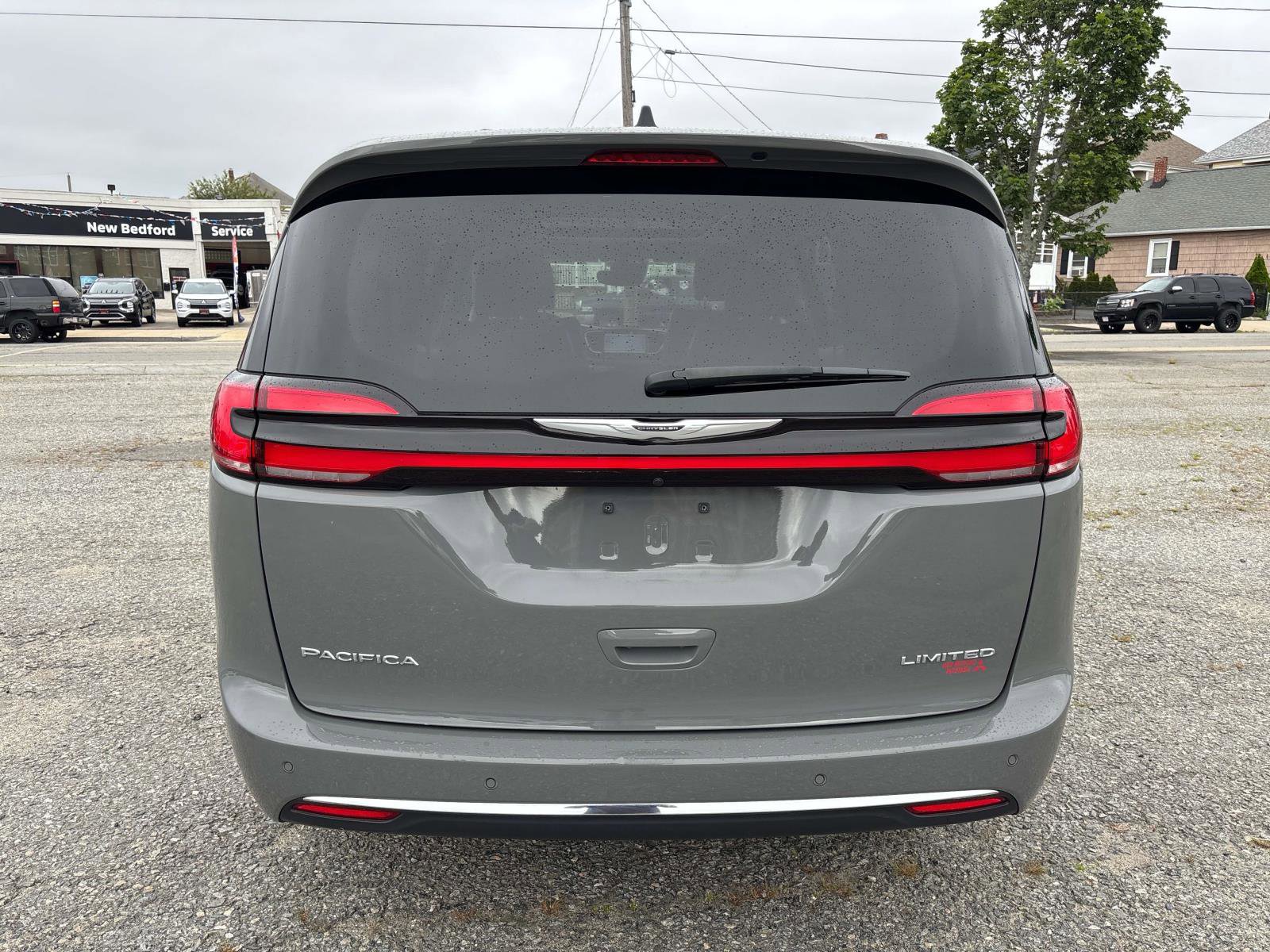 Used 2023 Chrysler Pacifica Limited image 6