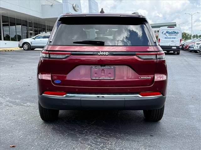Used 2023 Jeep Grand Cherokee Laredo RWD image 5