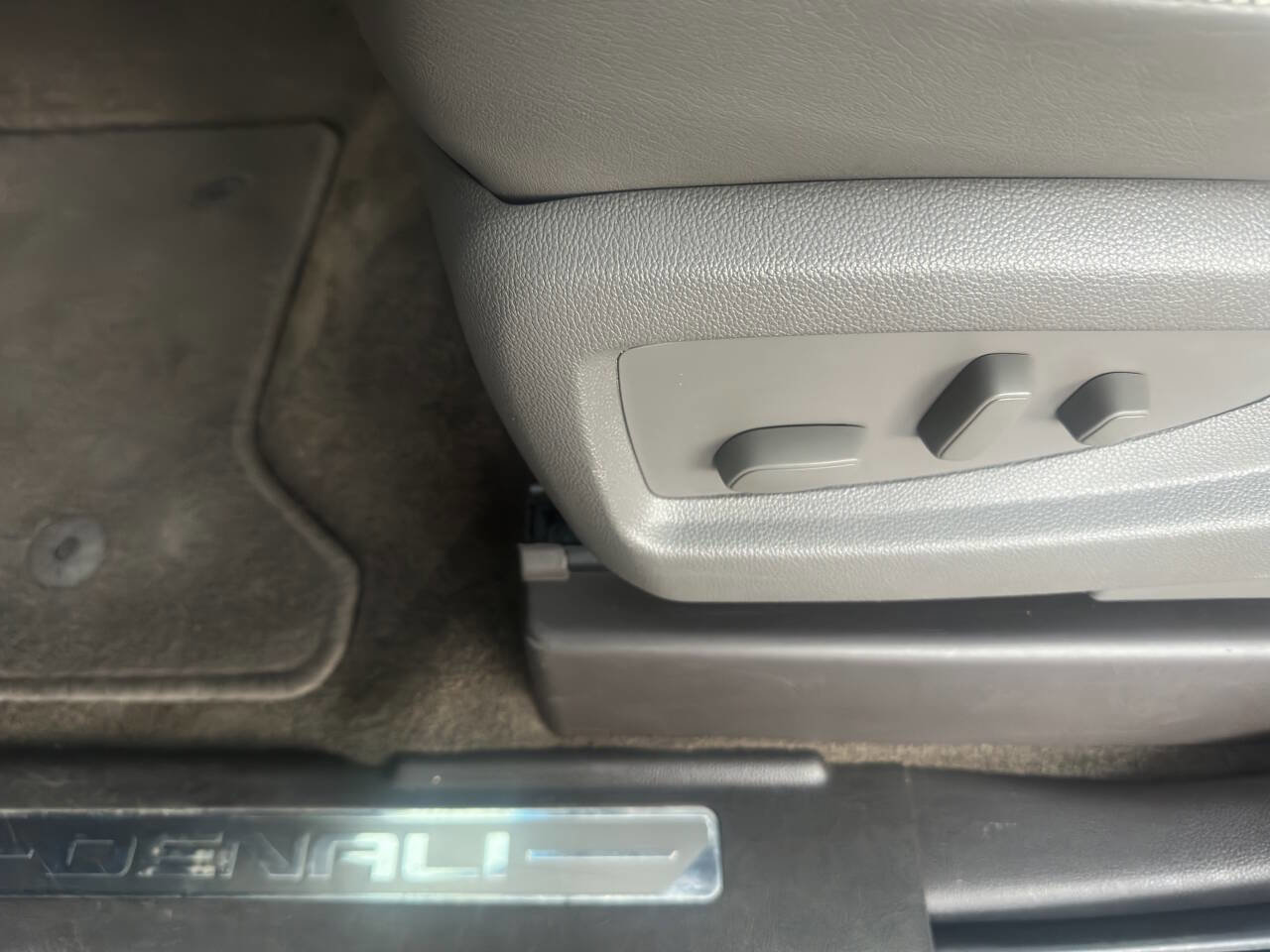 Used 2017 GMC Yukon Denali w/ Open Road Package image 5