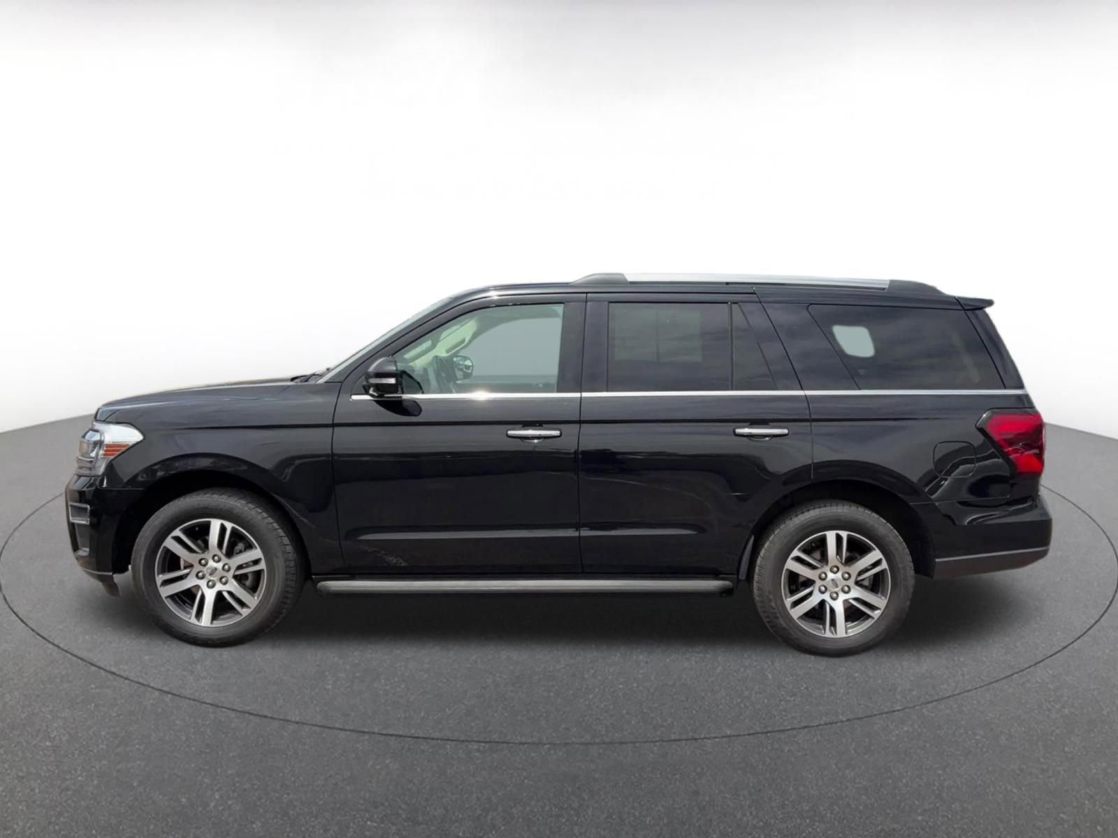 Used 2024 Ford Expedition Limited RWD image 9