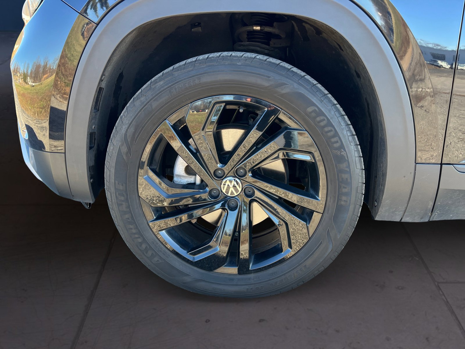 Certified 2023 Volkswagen Atlas SE w/ Black Wheel Package image 17