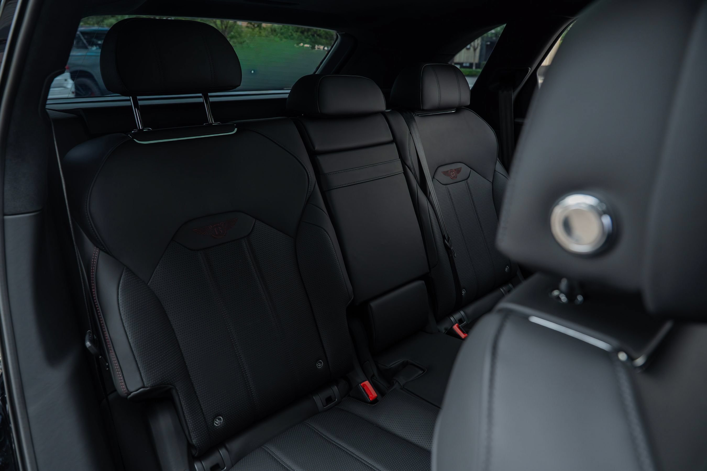Certified 2024 Bentley Bentayga Plug-In Hybrid AWD/4WD image 18