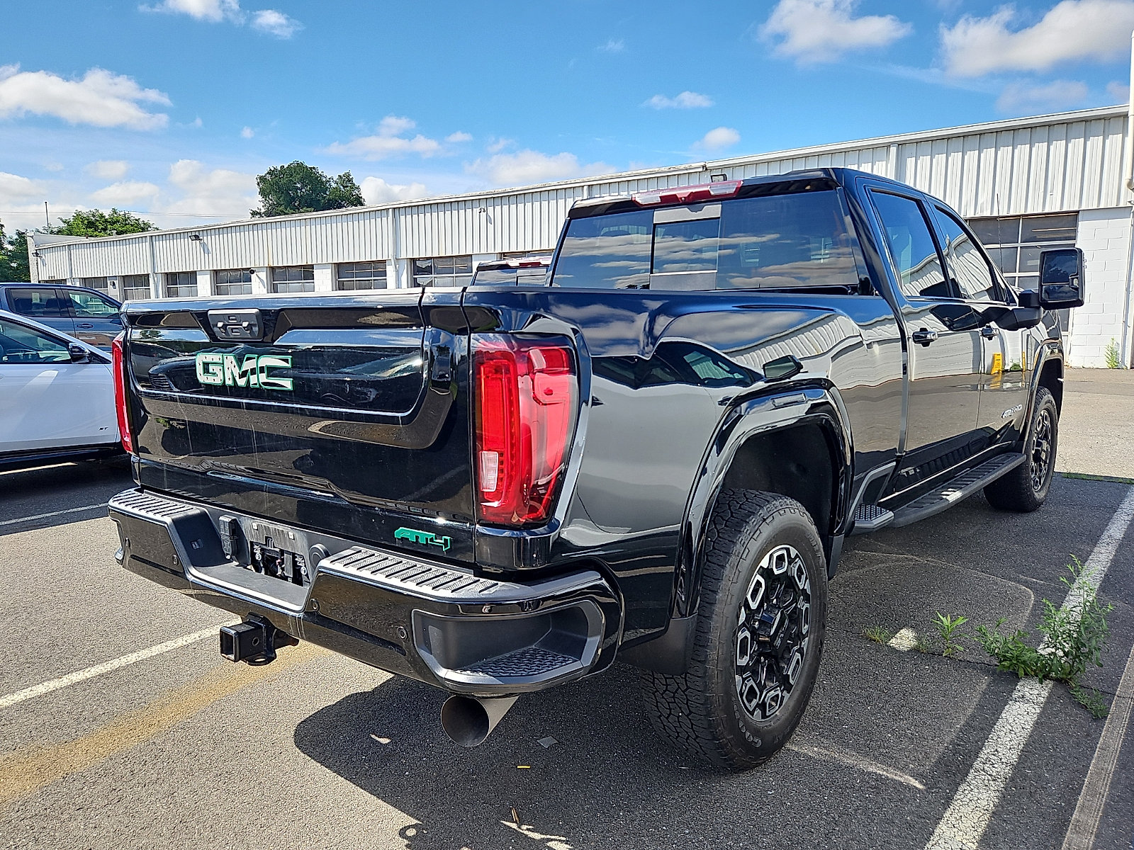 Used 2023 GMC Sierra 2500 AT4 w/ AT4 Preferred Package AWD/4WD image 8