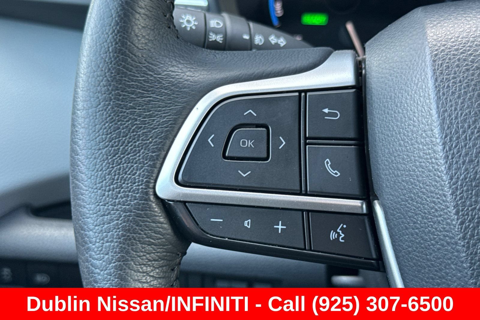 Used 2025 Toyota Sienna XLE FWD image 36