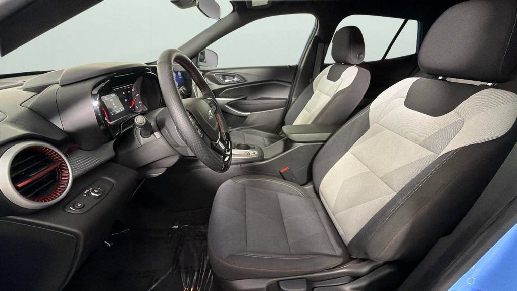 Certified 2024 Chevrolet Trax RS w/ Driver Confidence Package FWD image 17