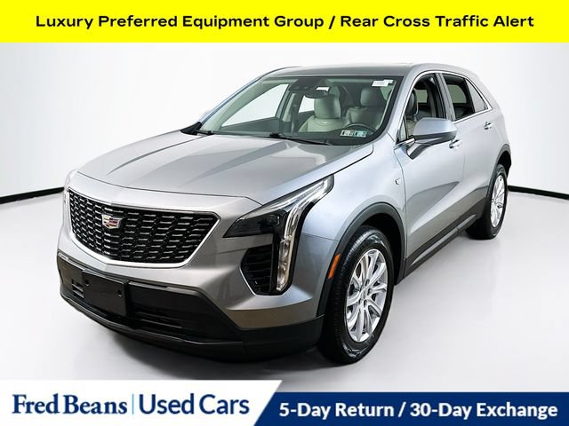 Used 2023 Cadillac XT4 Luxury w/ Cold Weather Package FWD image 4