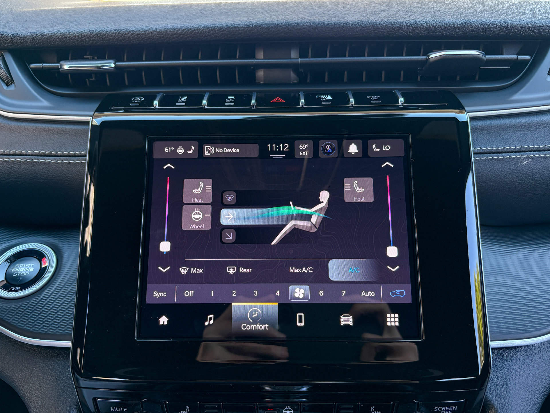 Used 2025 Jeep Grand Cherokee Altitude AWD/4WD image 17