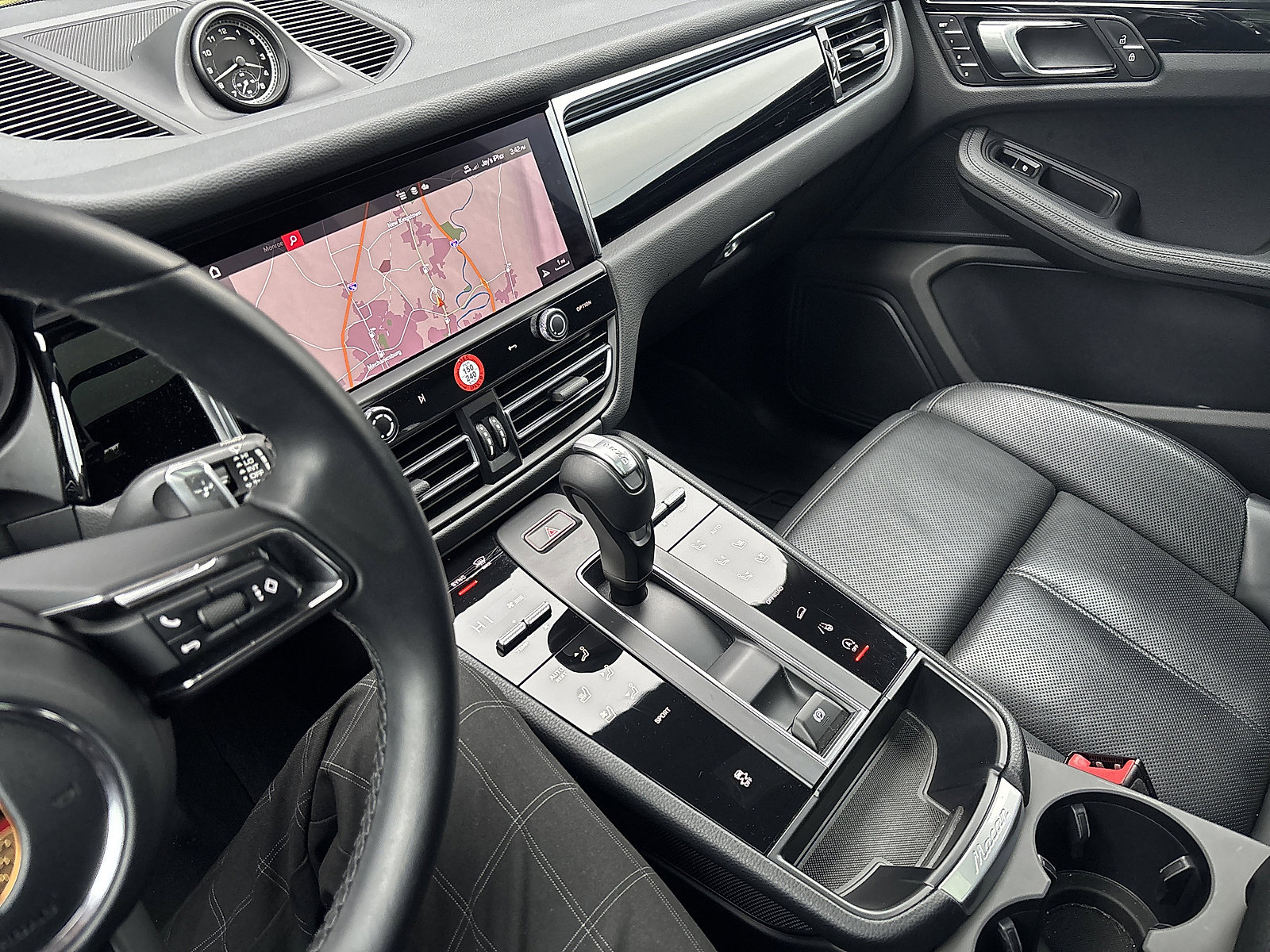 Certified 2024 Porsche Macan image 20