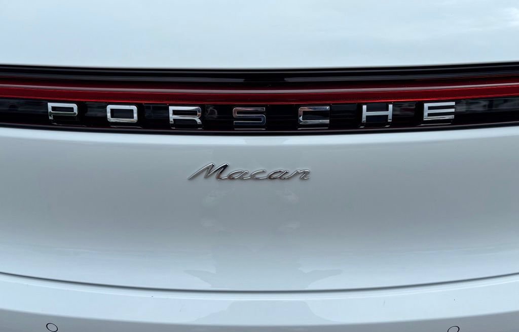 Certified 2023 Porsche Macan AWD/4WD image 14