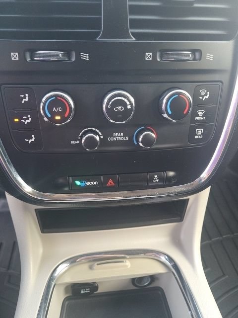 Used 2014 Dodge Grand Caravan SXT FWD image 10