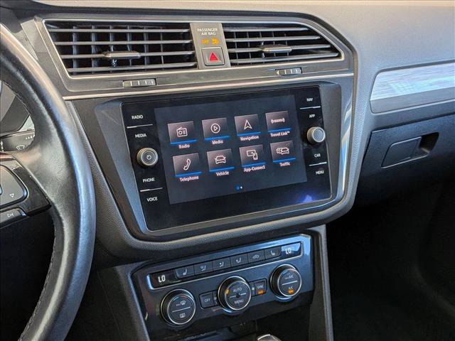 Used 2018 Volkswagen Tiguan SEL AWD/4WD image 15
