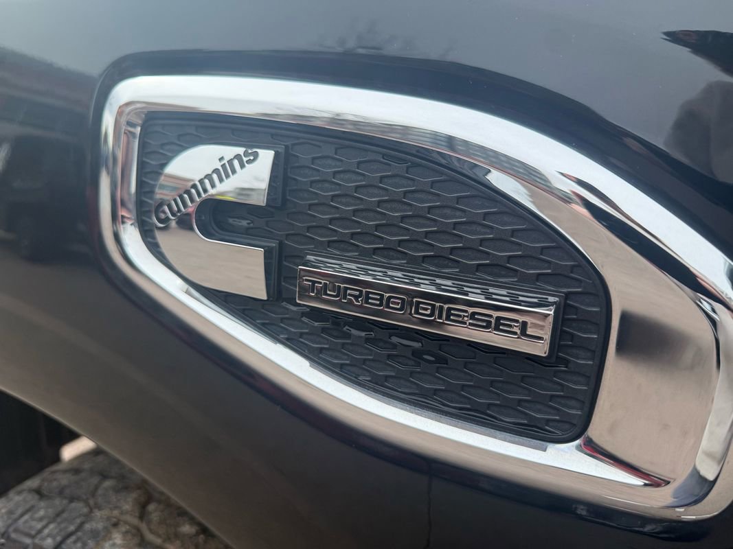 Used 2017 Nissan Titan SV image 28