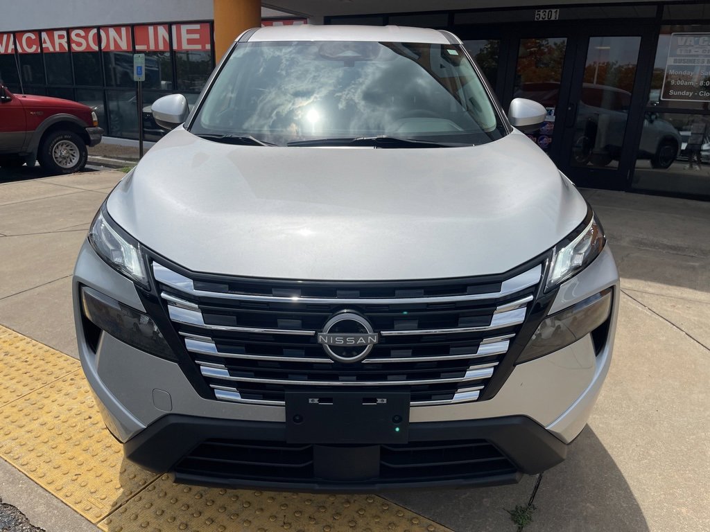 Used 2024 Nissan Rogue SV image 9