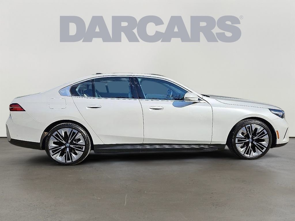 Used 2024 BMW i5 eDrive40i w/ Premium Package image 6
