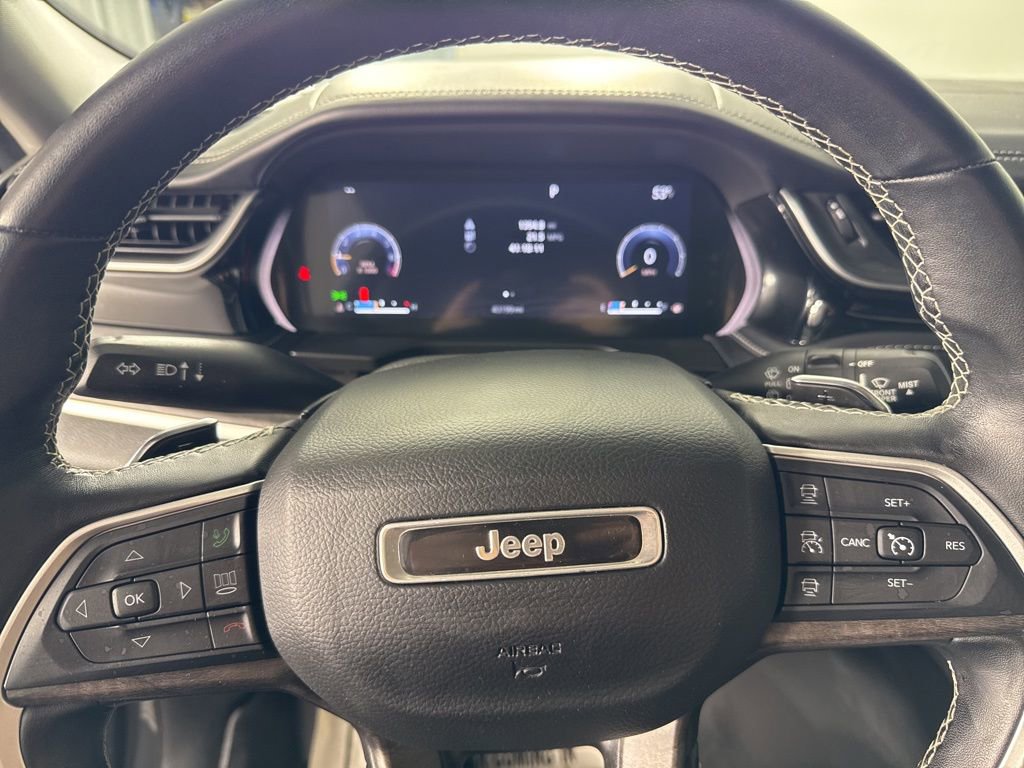 Used 2022 Jeep Grand Cherokee Limited image 24