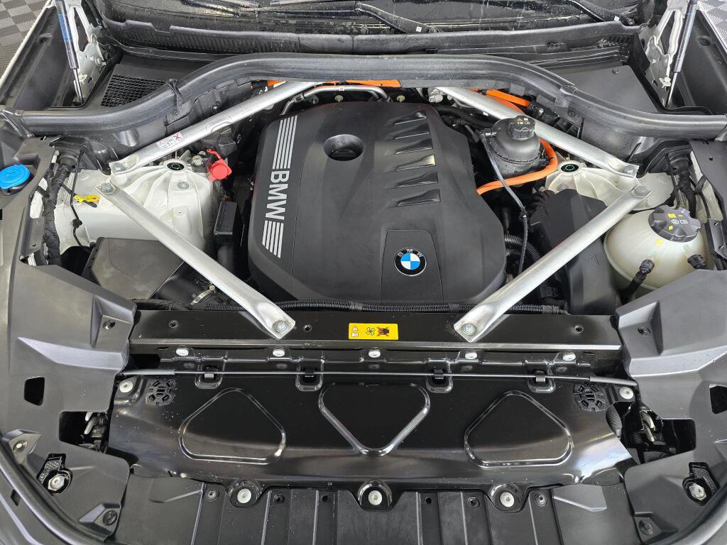Used 2025 BMW X5 xDrive50e image 9
