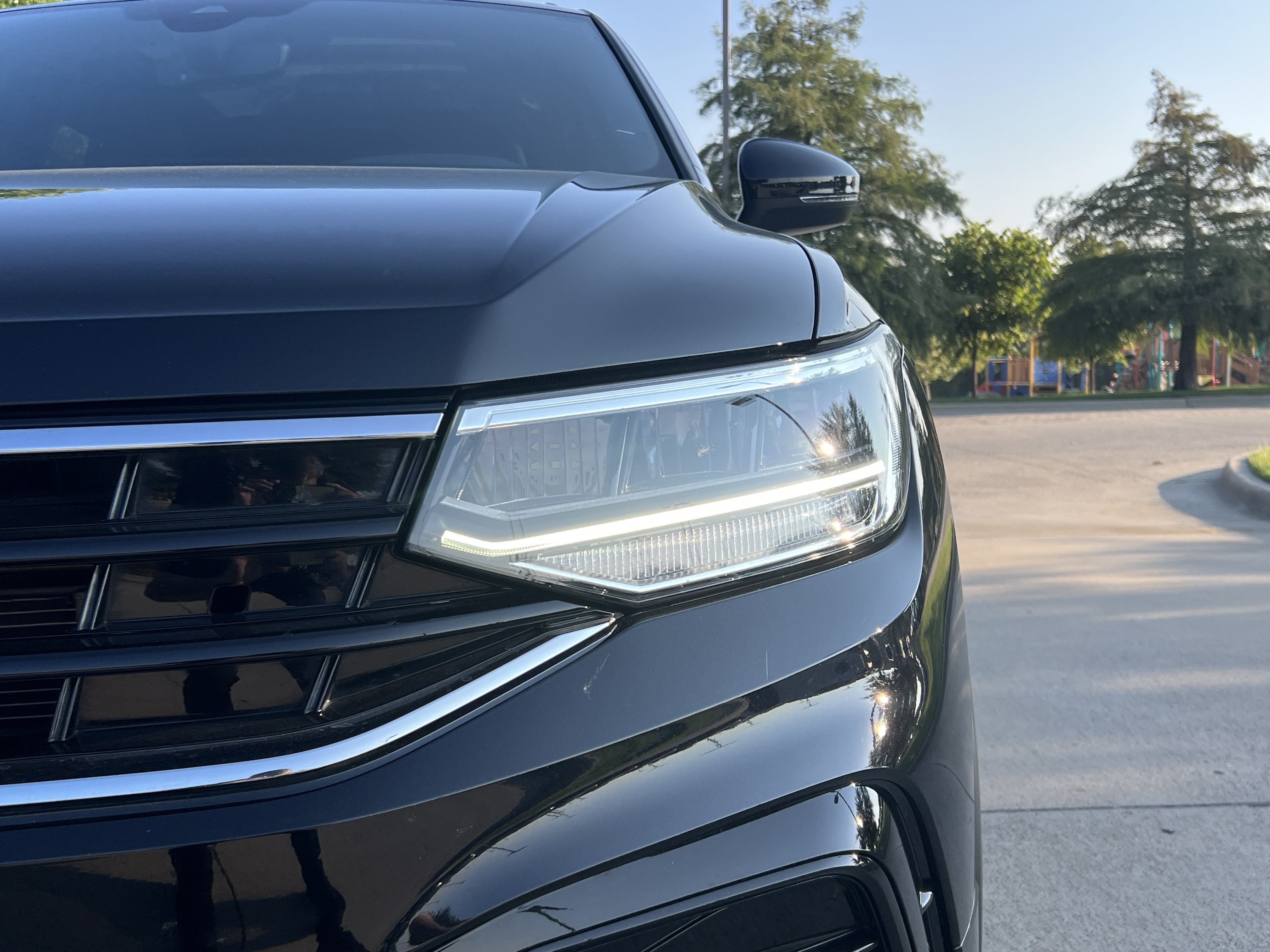 Certified 2022 Volkswagen Tiguan SE R-Line FWD image 5
