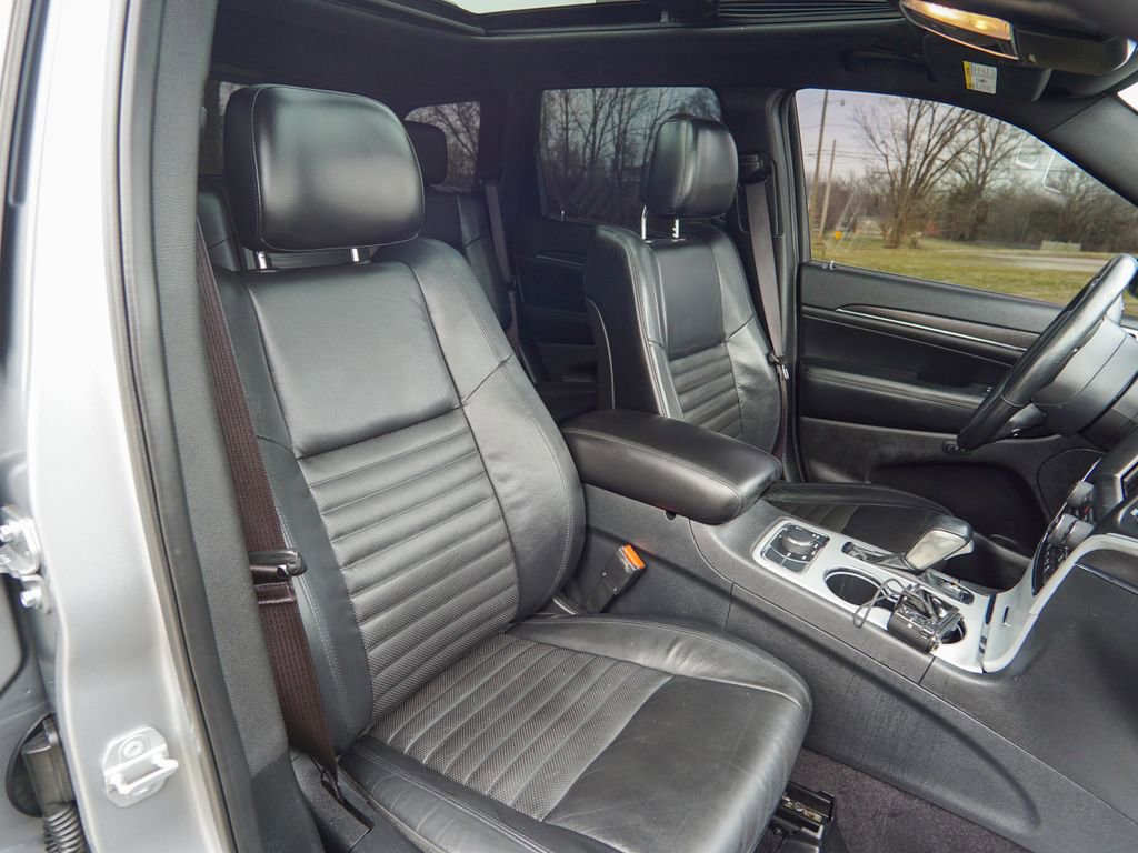 Used 2018 Jeep Grand Cherokee Limited image 32