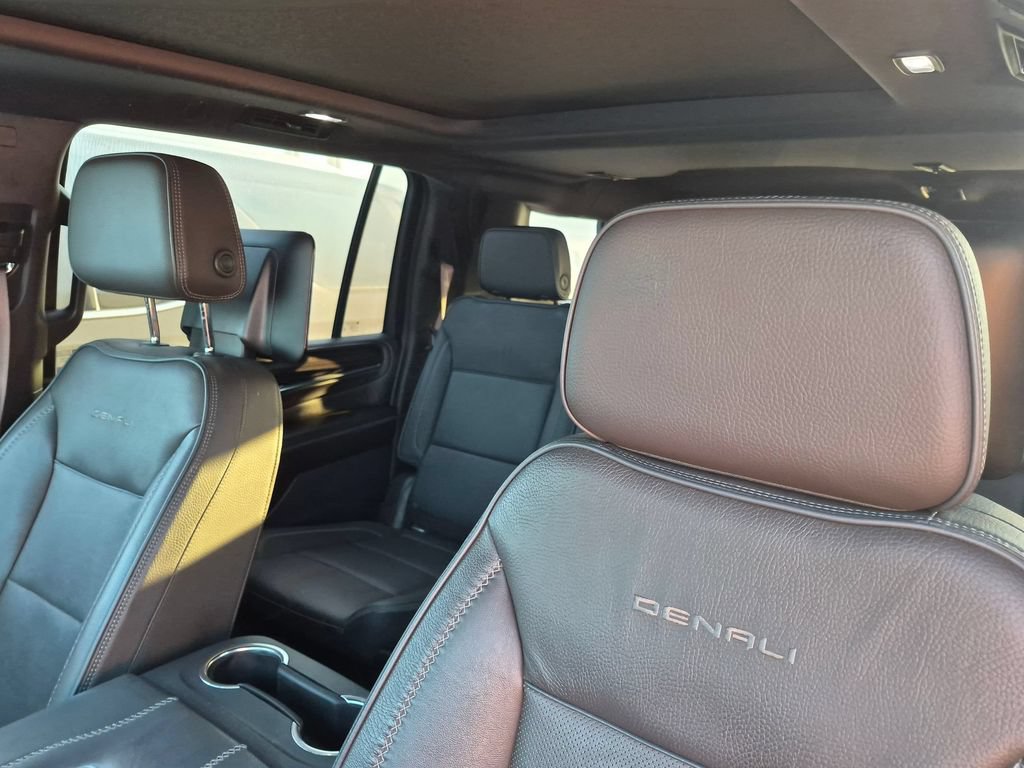 Used 2021 GMC Yukon XL Denali w/ Denali Premium Package AWD/4WD image 10