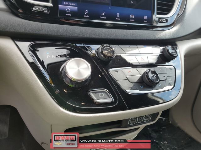 Used 2023 Chrysler Pacifica Touring-L image 26