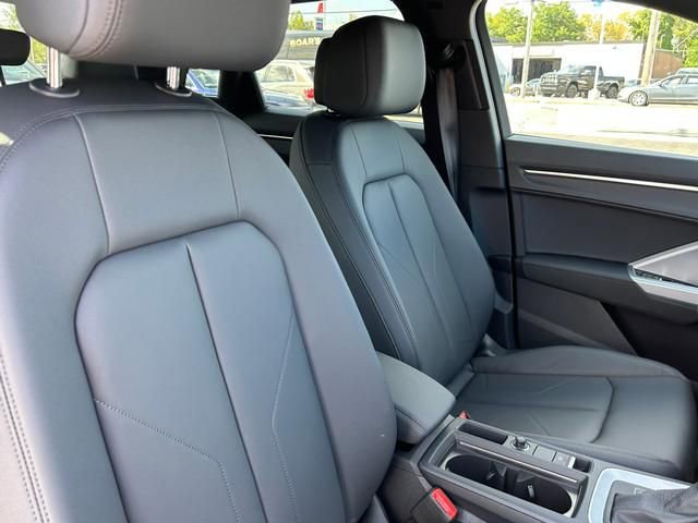 New 2025 Audi Q3 2.0T Premium image 26