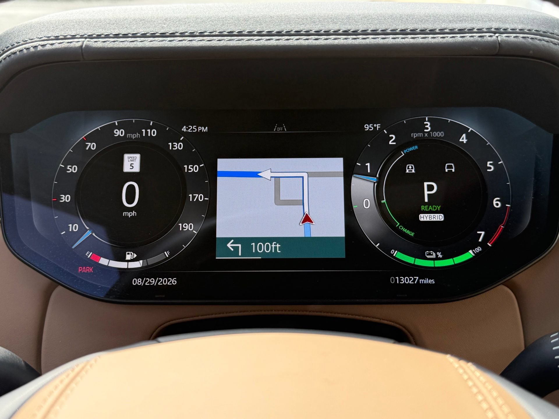 Used 2025 Land Rover Range Rover SE AWD/4WD image 13