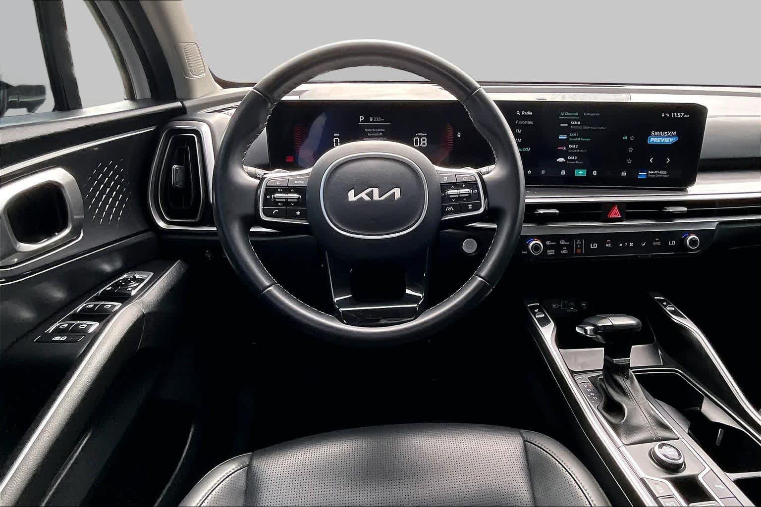 Certified 2025 Kia Sorento EX w/ Panoramic Sunroof Package FWD image 6