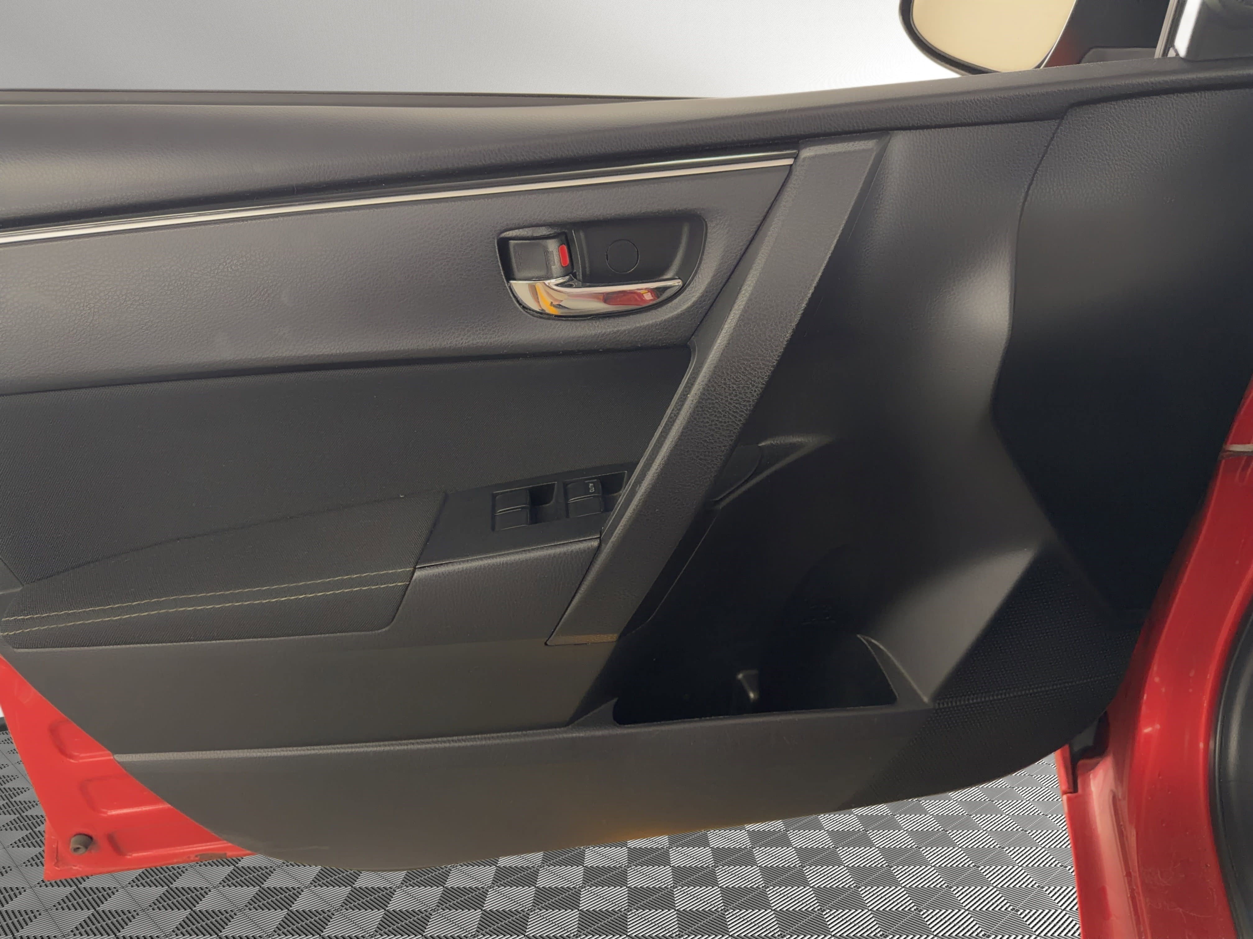 Used 2019 Toyota Corolla LE FWD image 14