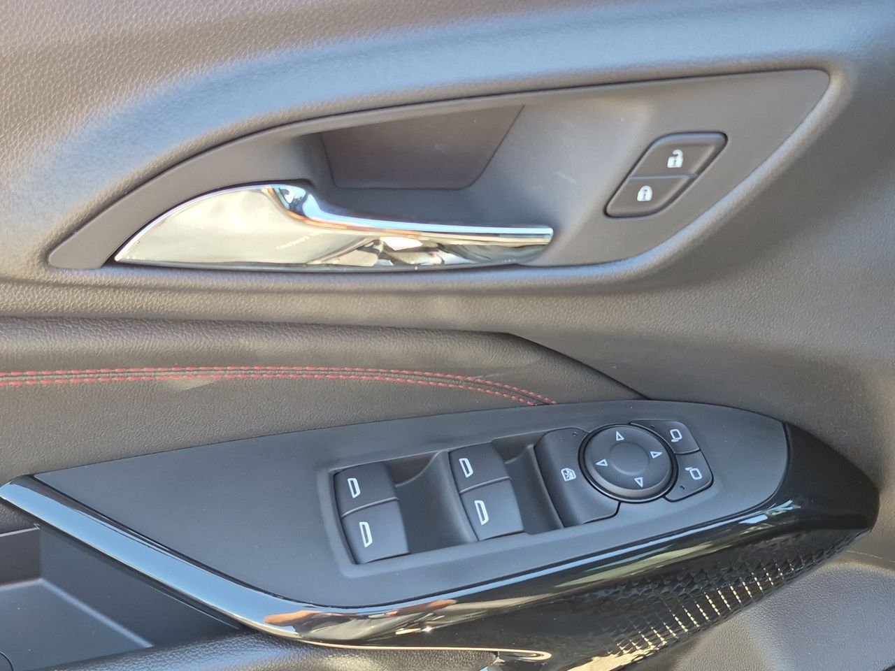 New 2026 Chevrolet Trax RS w/ Driver Confidence Package FWD image 23