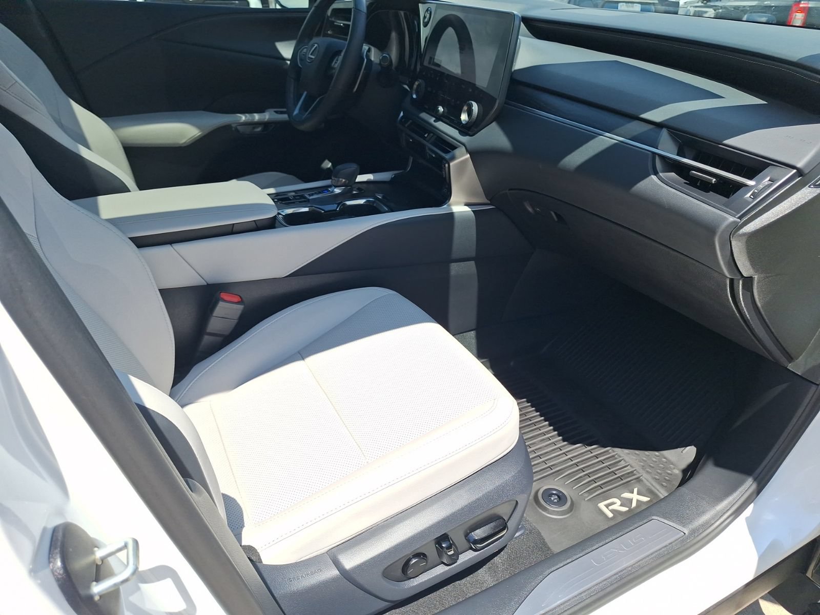 Used 2025 Lexus RX 350 Premium w/ Convenience Package FWD image 32