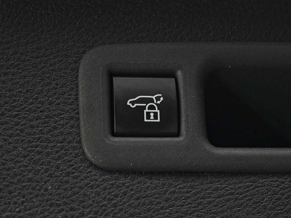 Used 2025 Toyota Sienna XLE image 18