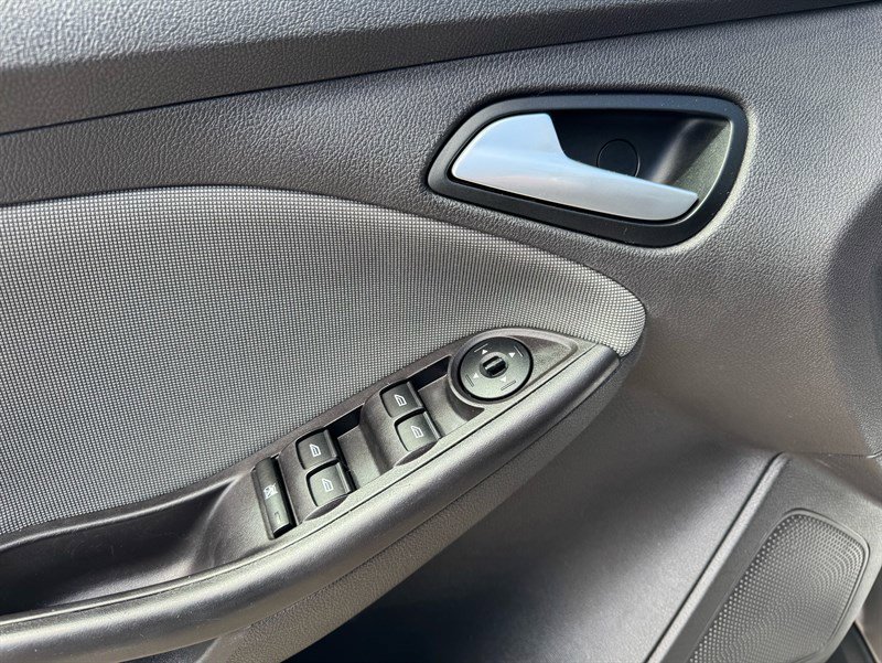 Used 2014 Ford Focus SE FWD image 13