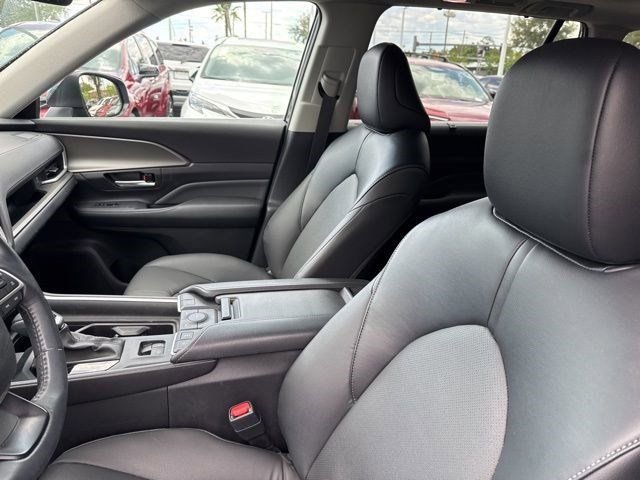 Used 2024 Toyota Grand Highlander XLE FWD image 10